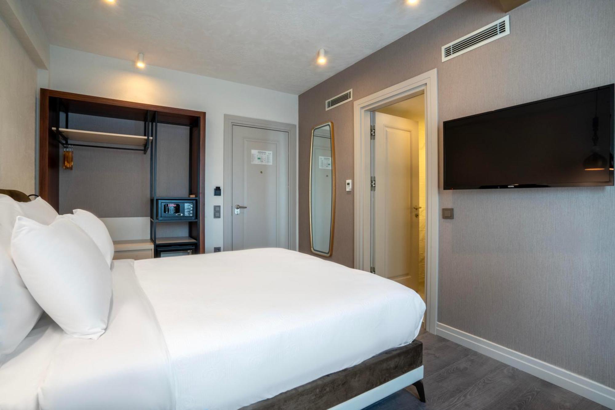 Smart And Simple Hotel Karakoy Istanbul Exterior photo