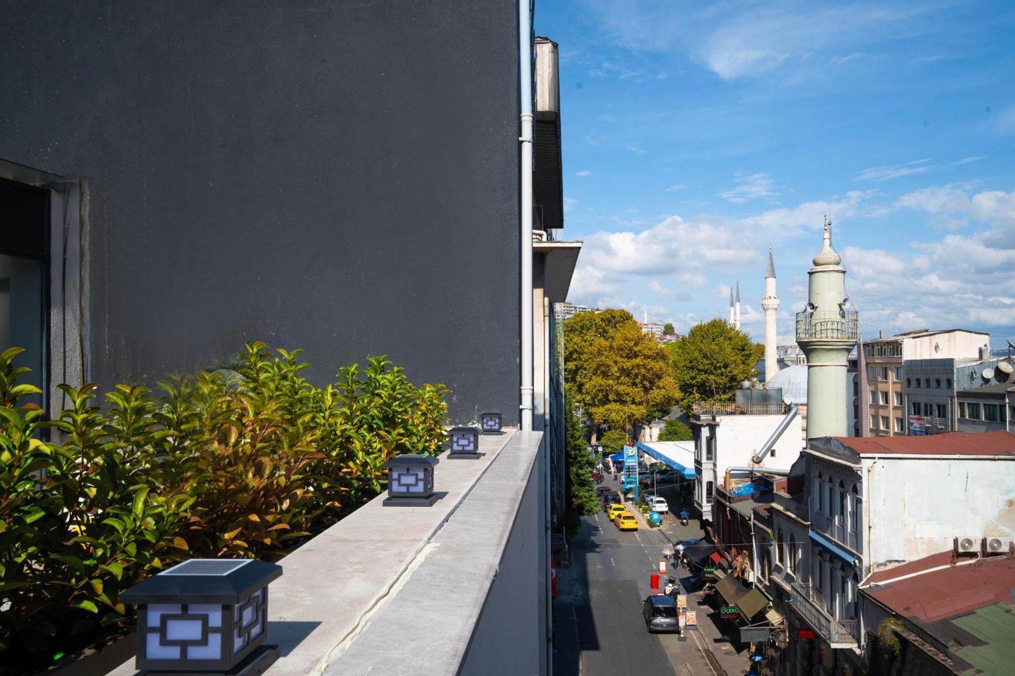 Smart And Simple Hotel Karakoy Istanbul Exterior photo